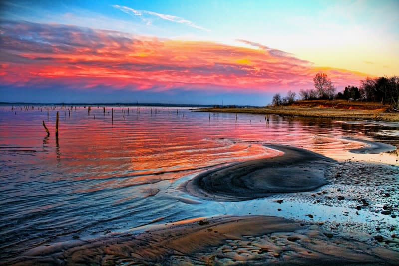 A beautiful image of the scenery you can capture on the water at night at Lake Eufaula.
