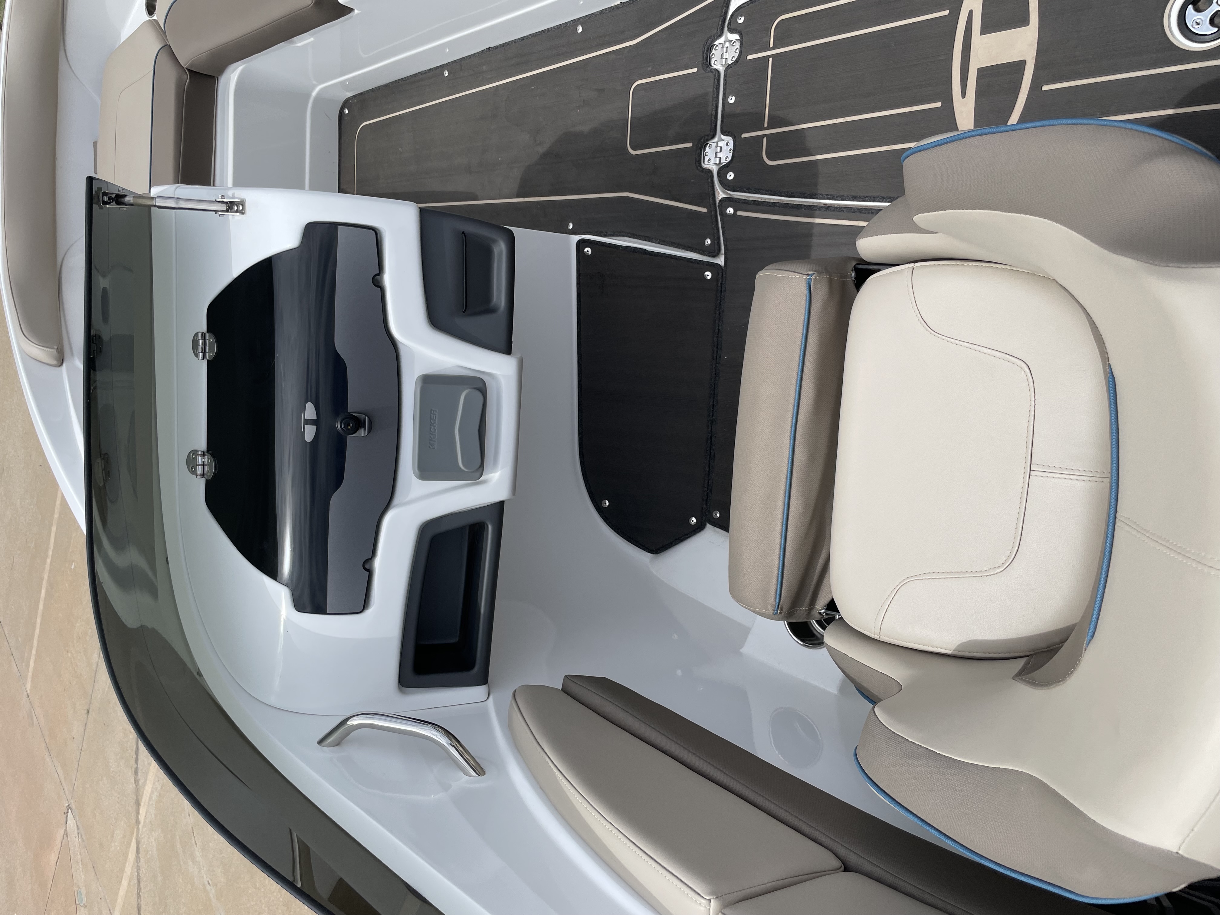 2024 Tahoe 210 S Limited Bowrider