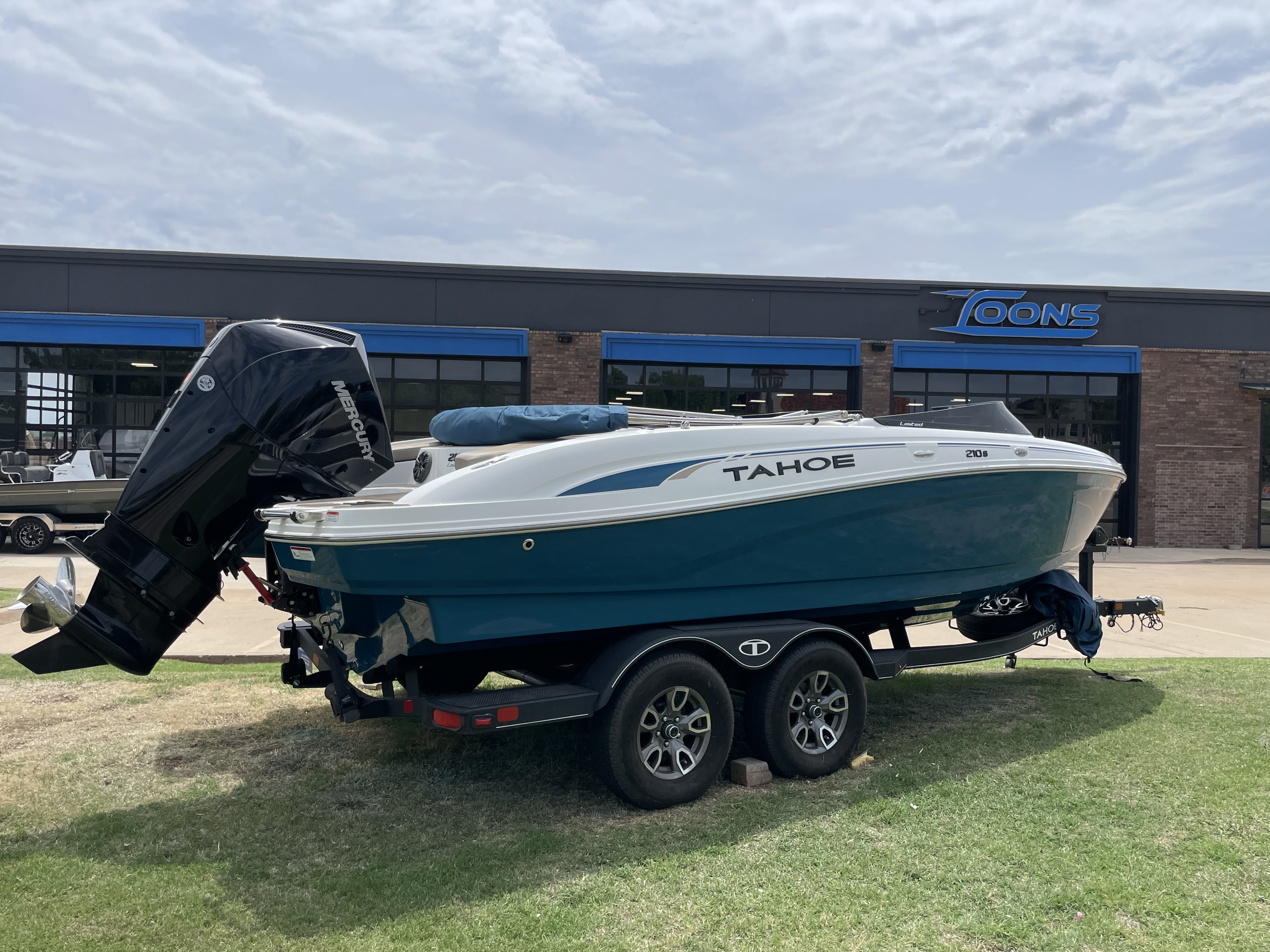 2024 Tahoe 210 S Limited Bowrider