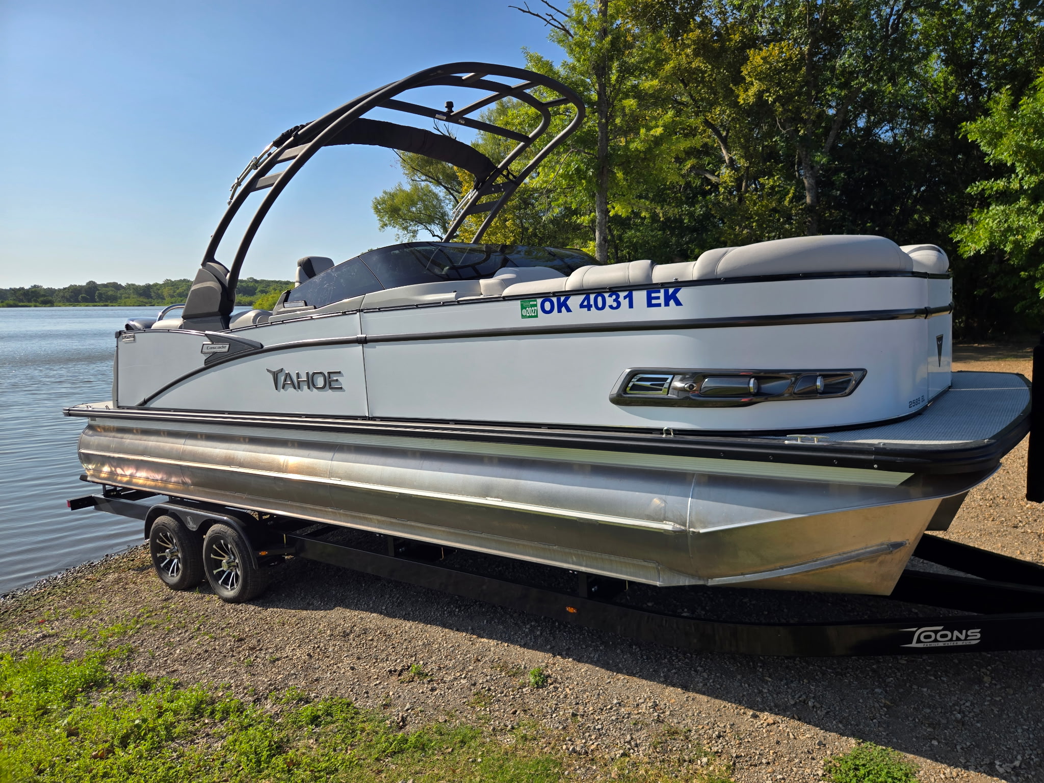 2024 Tahoe Cascade 2585 EL Windshield Pontoon