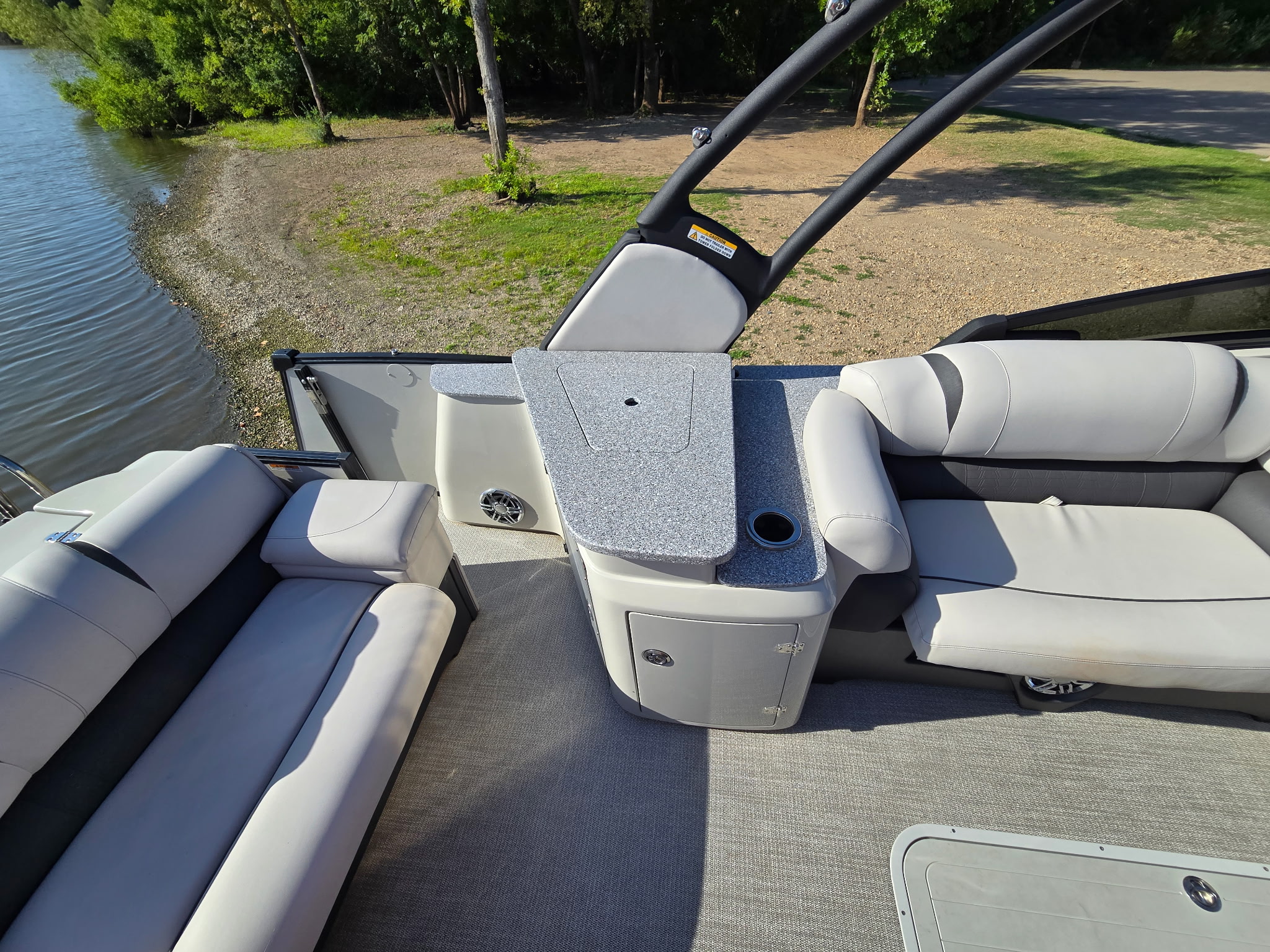 2024 Tahoe Cascade 2585 EL Windshield Pontoon