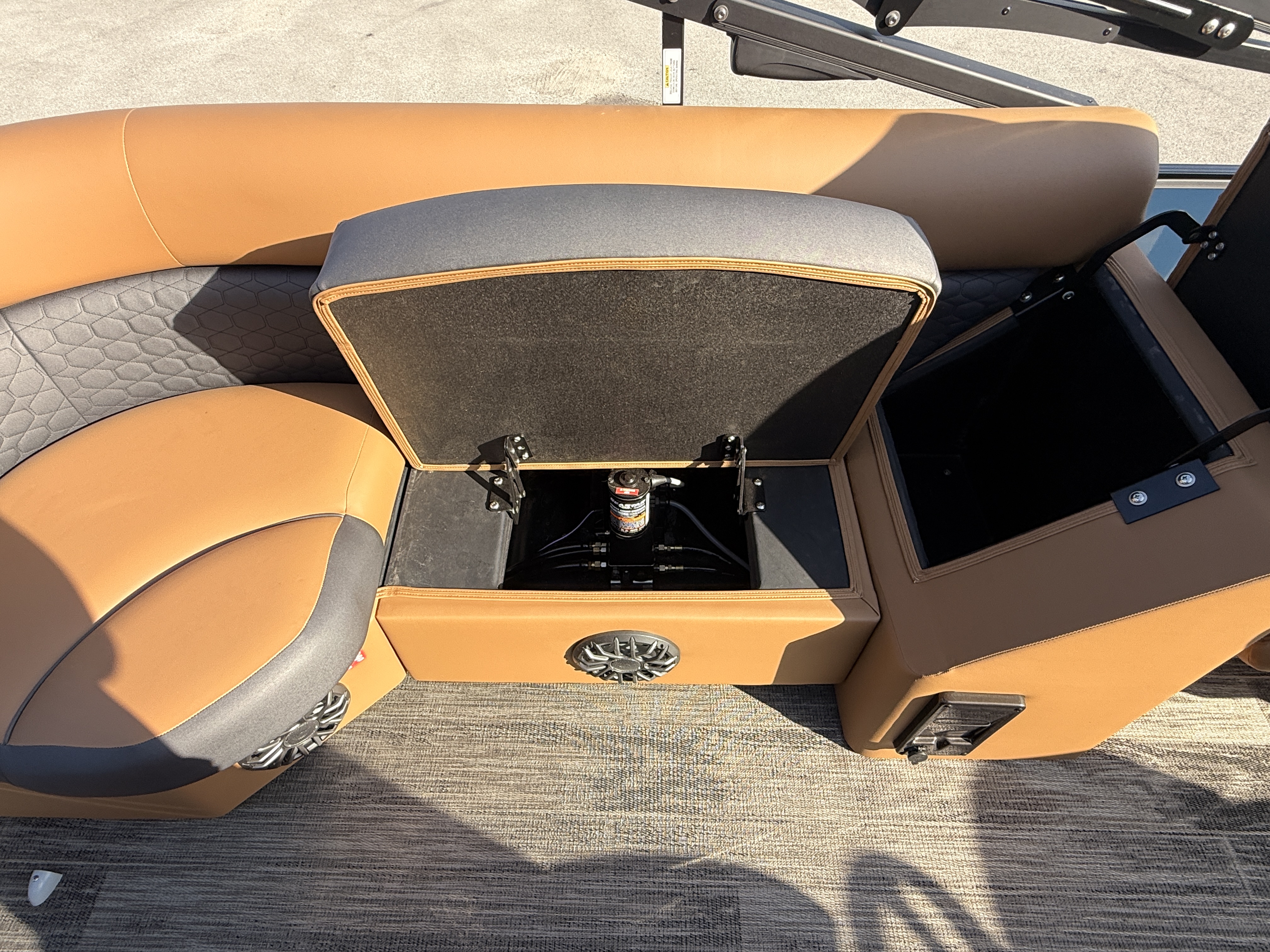 2027 Landau 25 CRS Pontoon