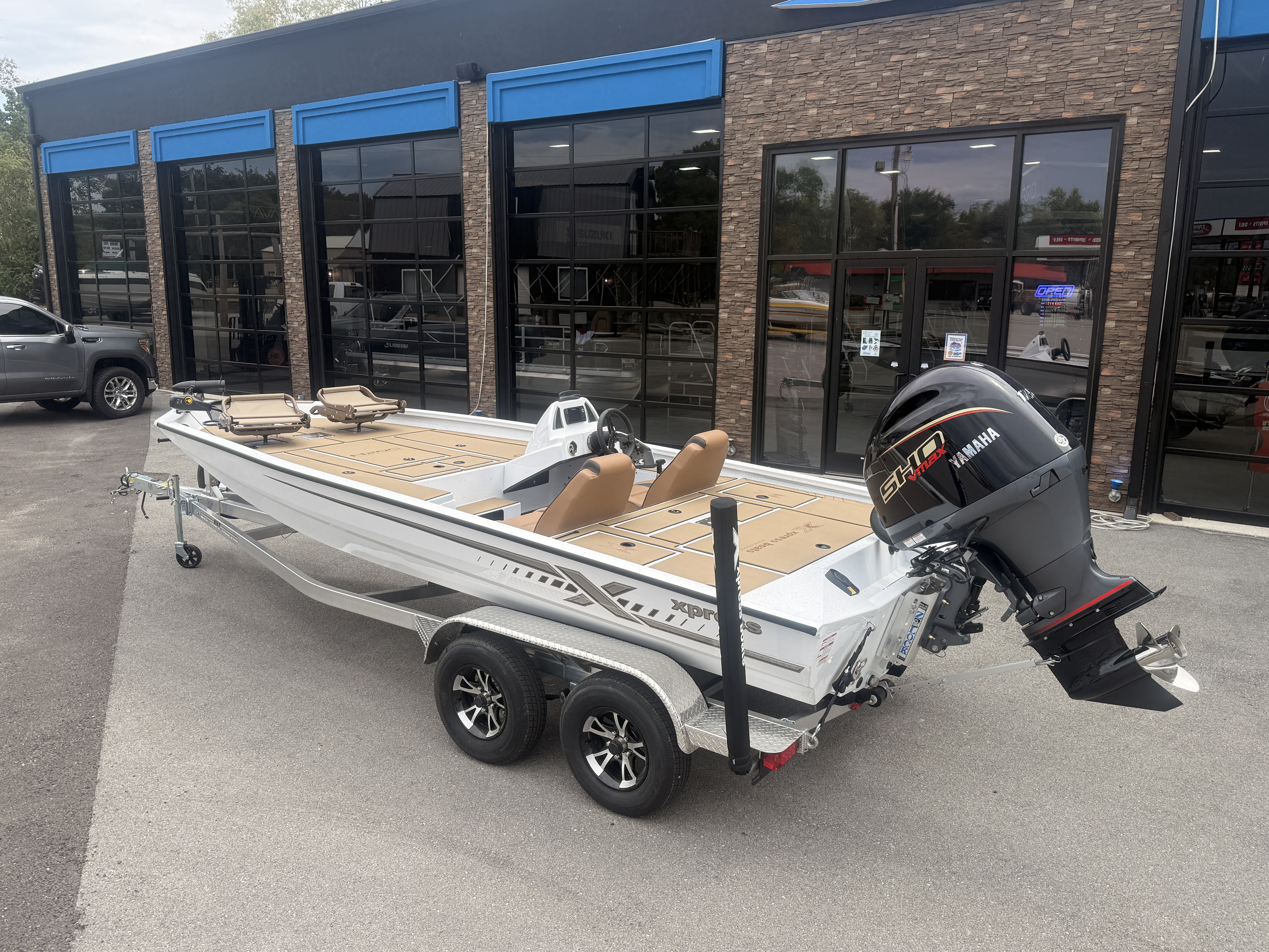 2027 Xpress H20 Crappie Fishing Boat