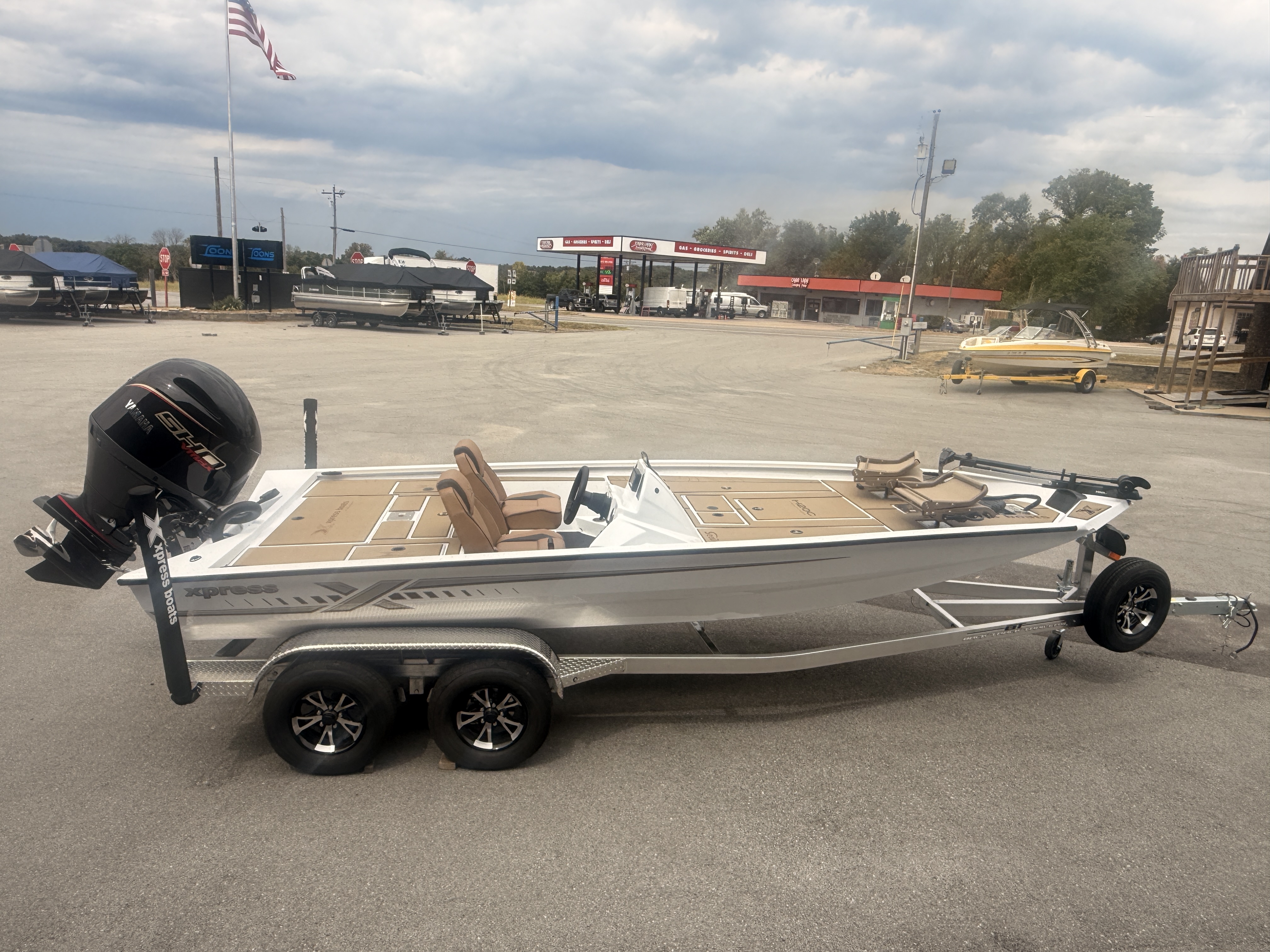 2027 Xpress H20 Crappie Fishing Boat