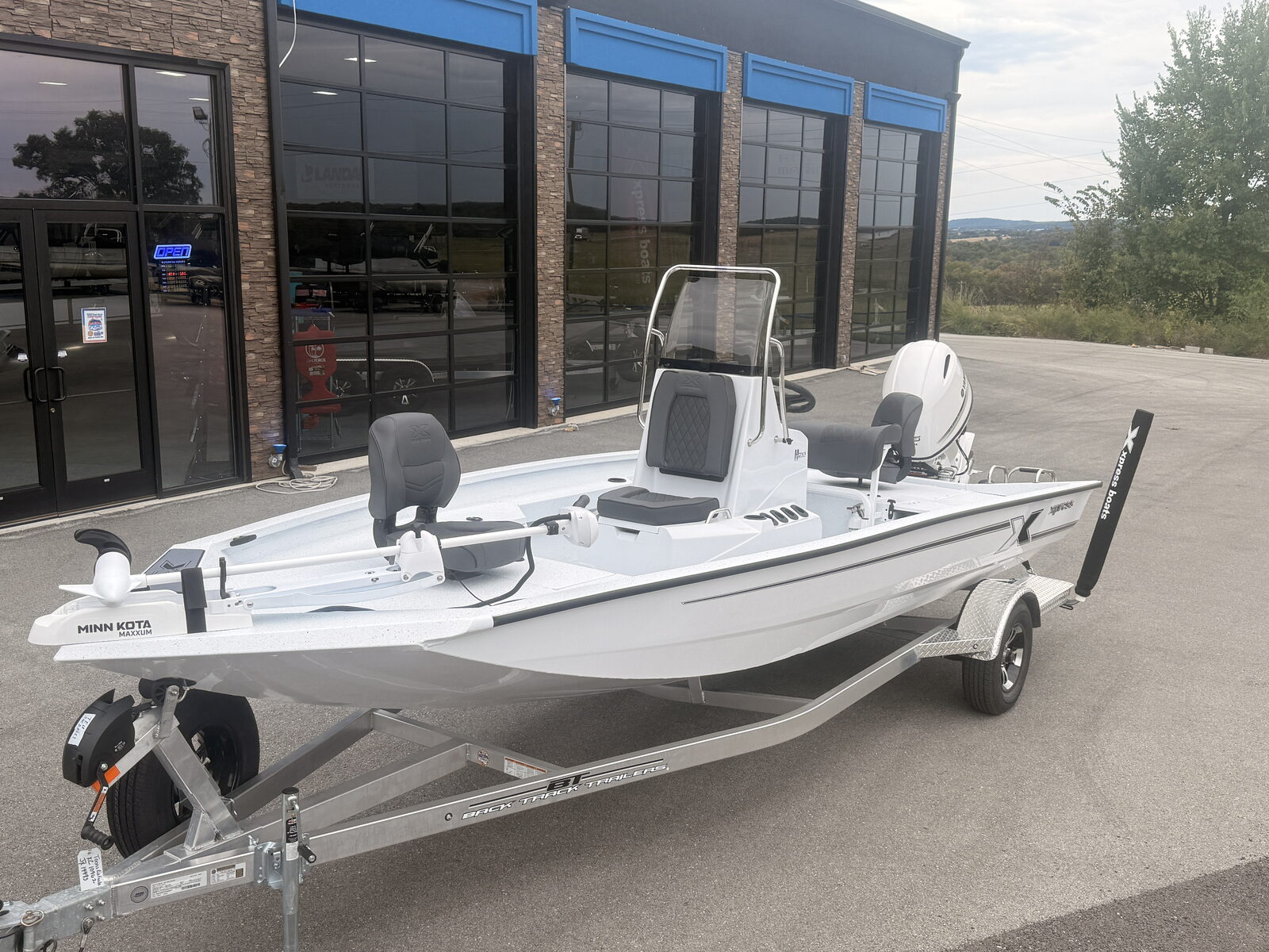2027 Xpress H20 Bay Fishing Boat