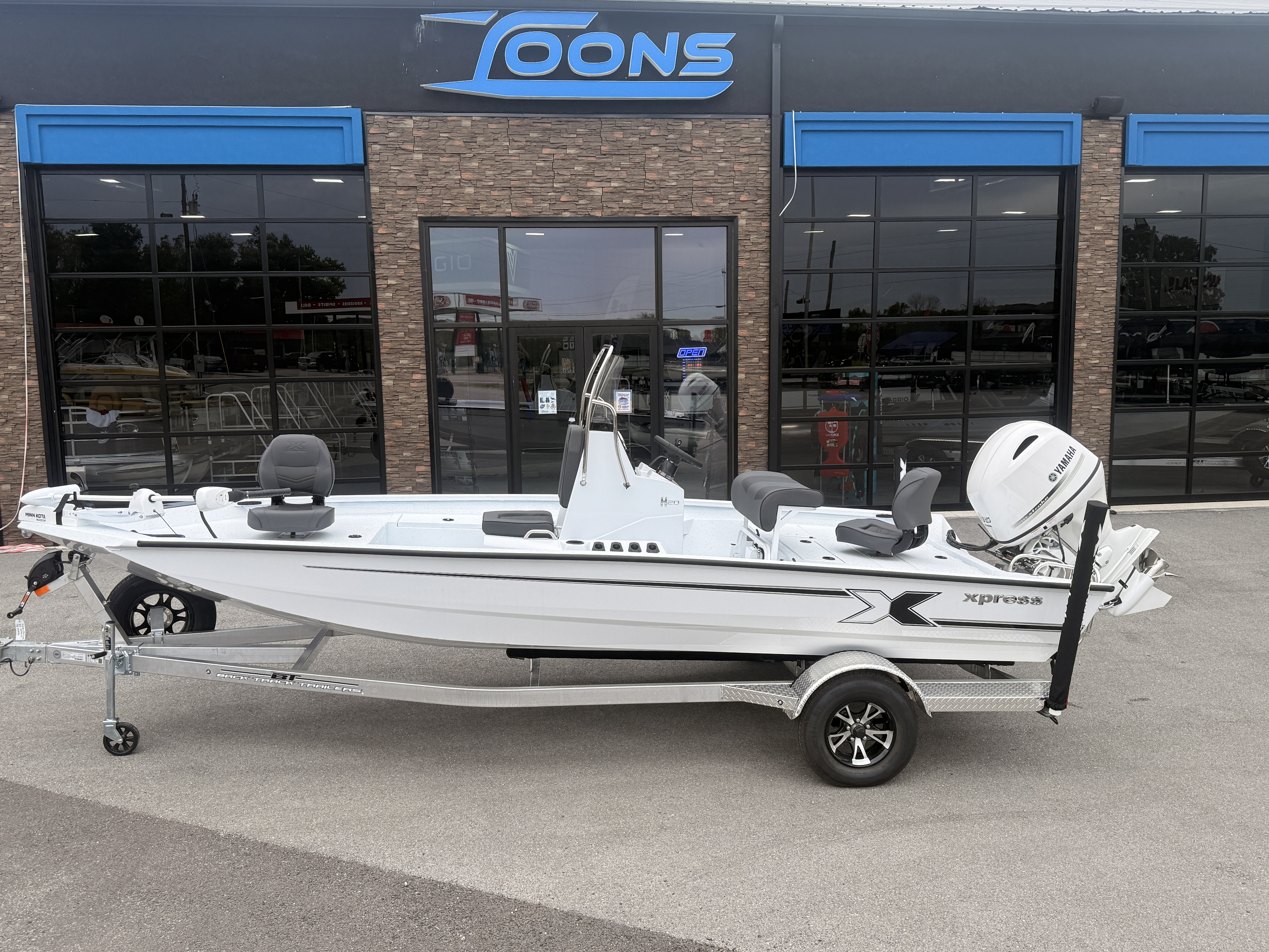 2027 Xpress H20 Bay Fishing Boat