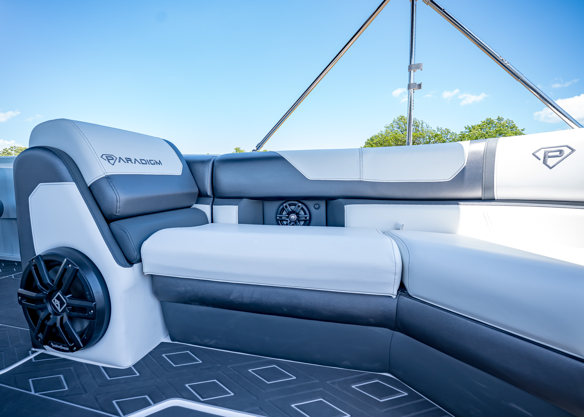 2025 Paradigm 266 SL Surf Snow White Surf Boat