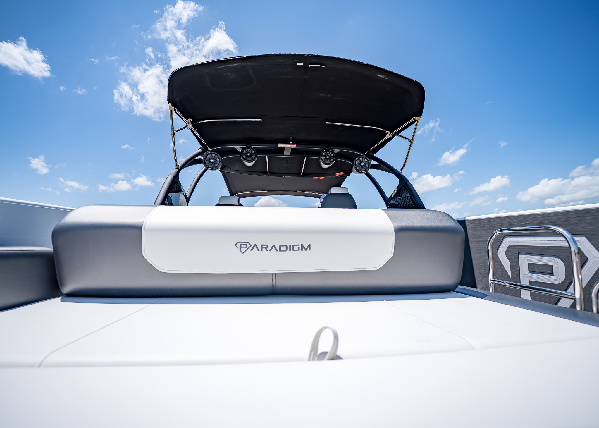 2025 Paradigm 266 SL Surf Snow White Surf Boat