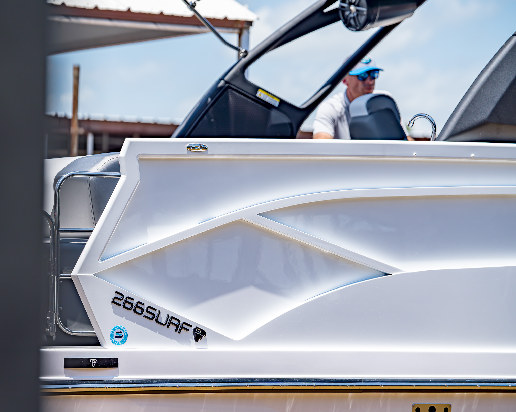 2025 Paradigm 266 SL Surf Snow White Surf Boat