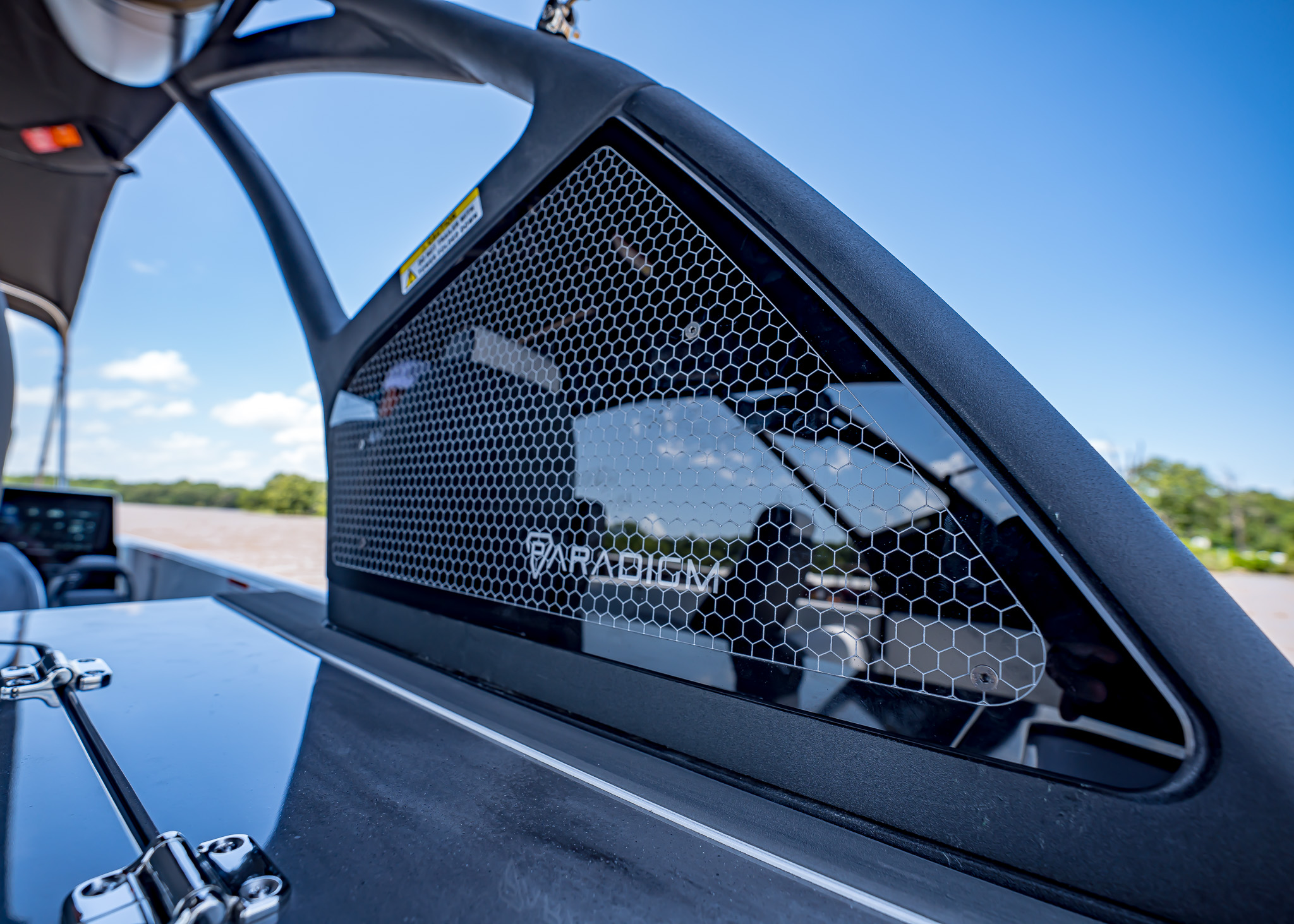 2025 Paradigm 266 SL Surf Snow White Surf Boat