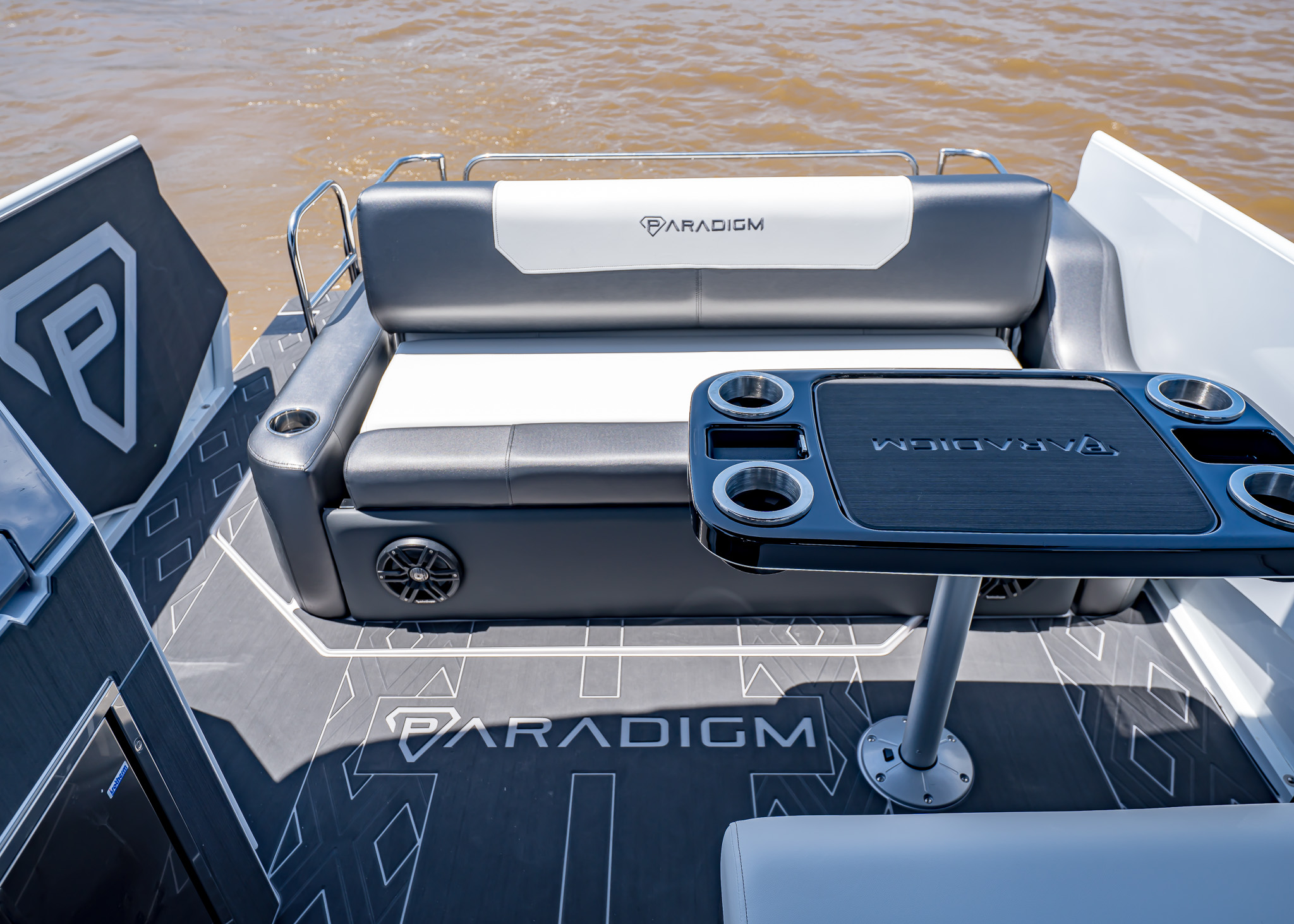 2025 Paradigm 266 SL Surf Snow White Surf Boat