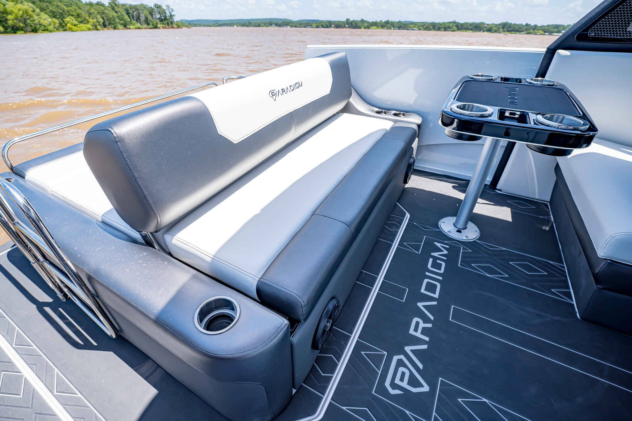 2025 Paradigm 266 SL Surf Snow White Surf Boat