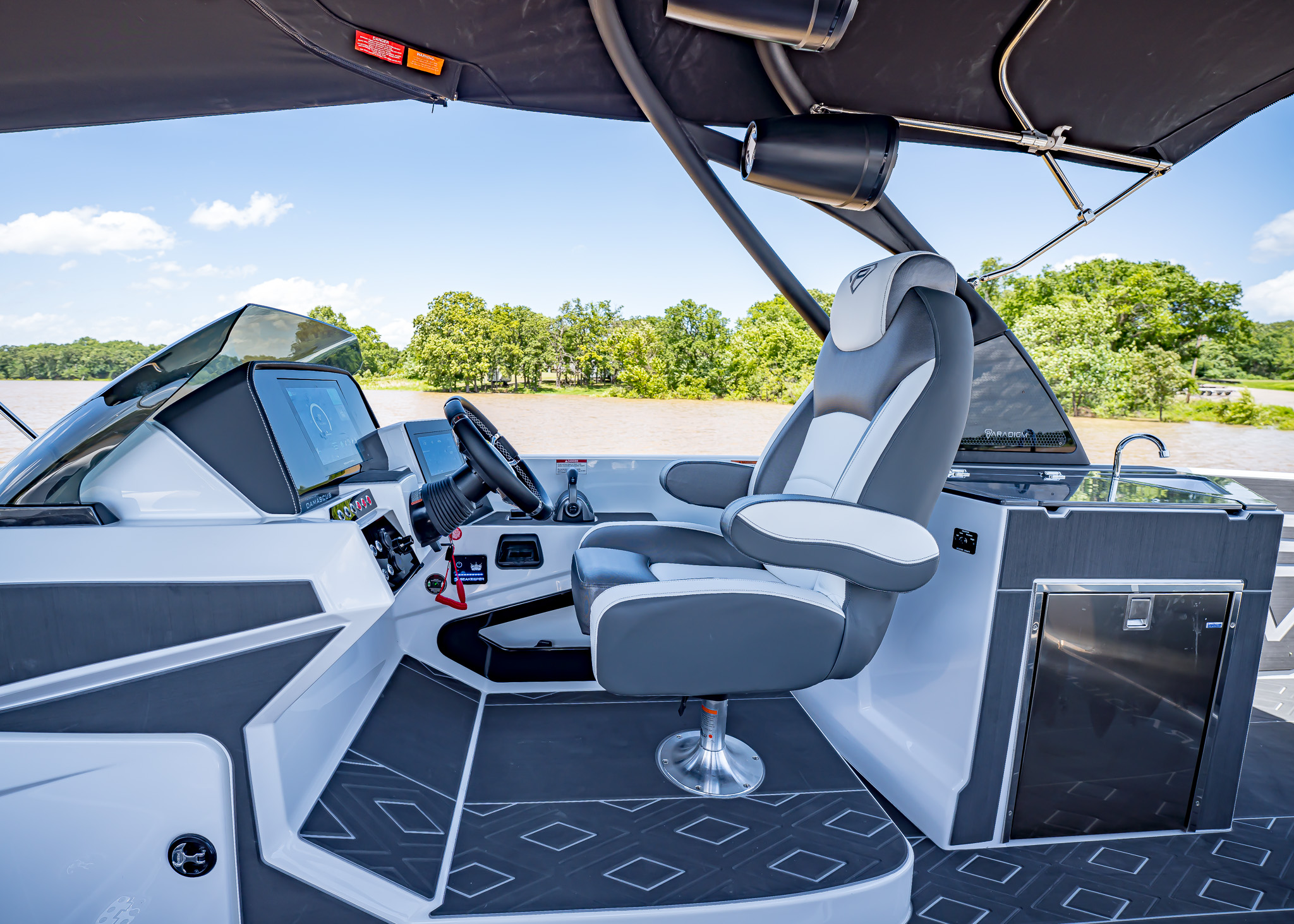 2025 Paradigm 266 SL Surf Snow White Surf Boat