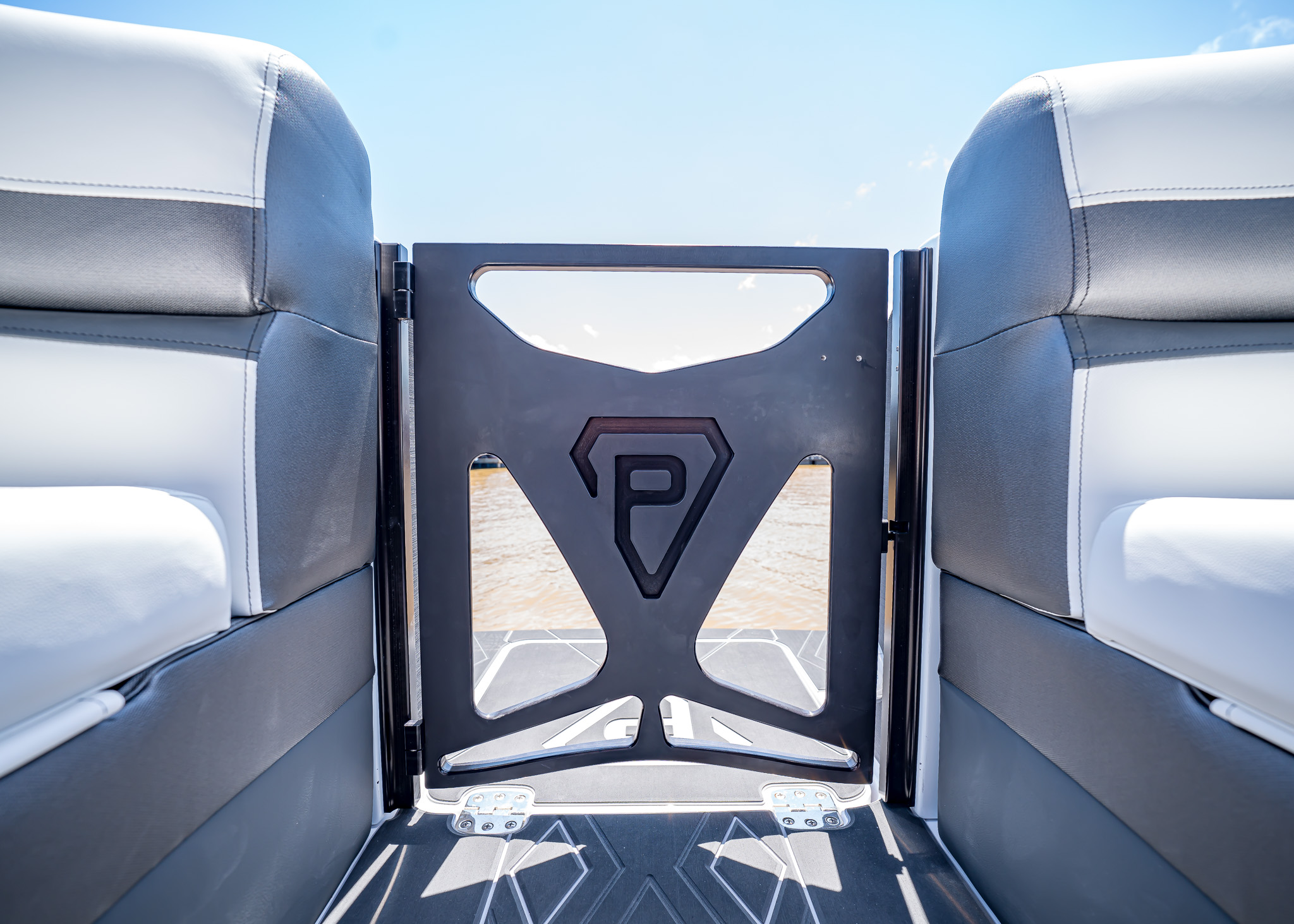2025 Paradigm 266 SL Surf Snow White Surf Boat