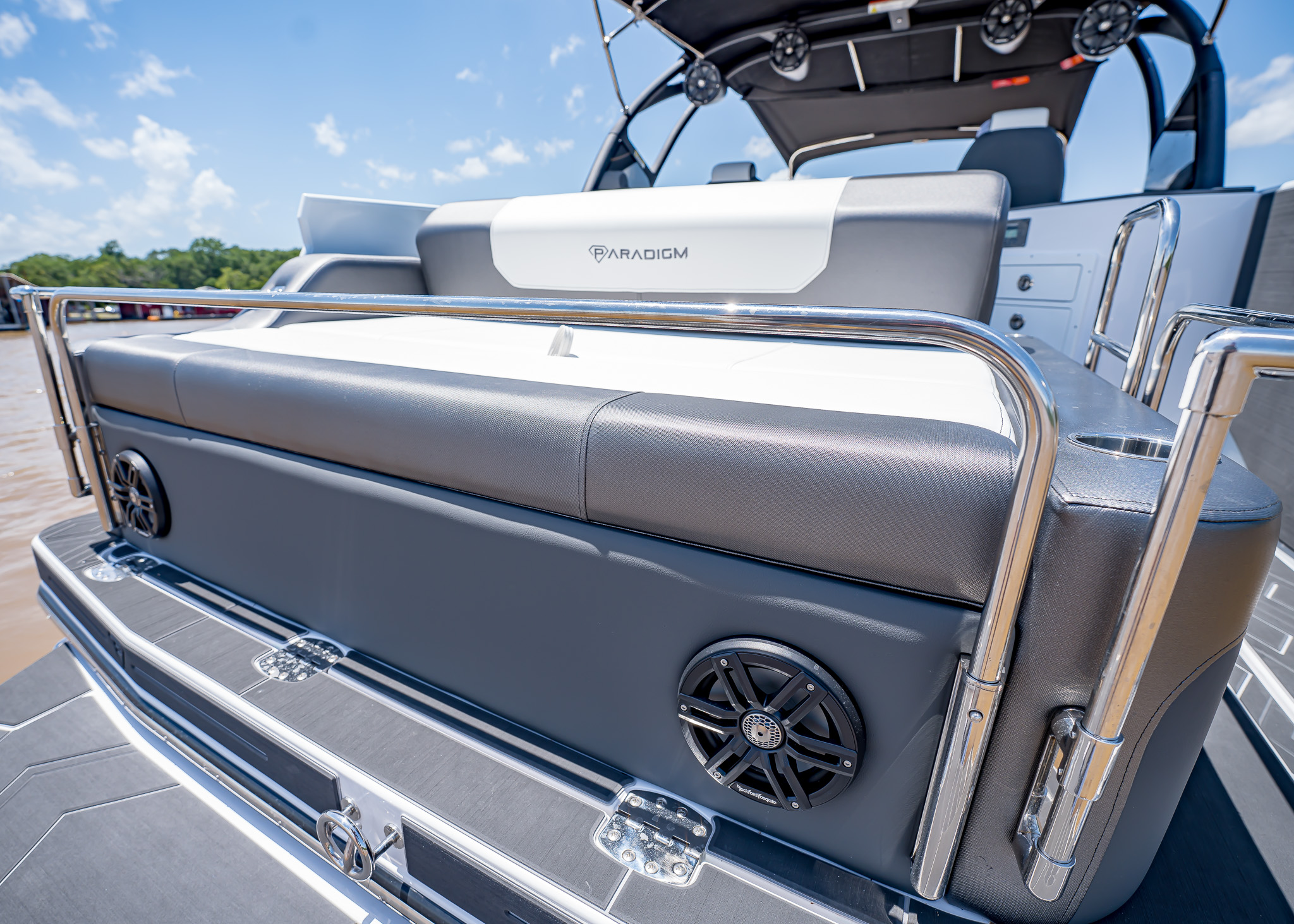 2025 Paradigm 266 SL Surf Snow White Surf Boat