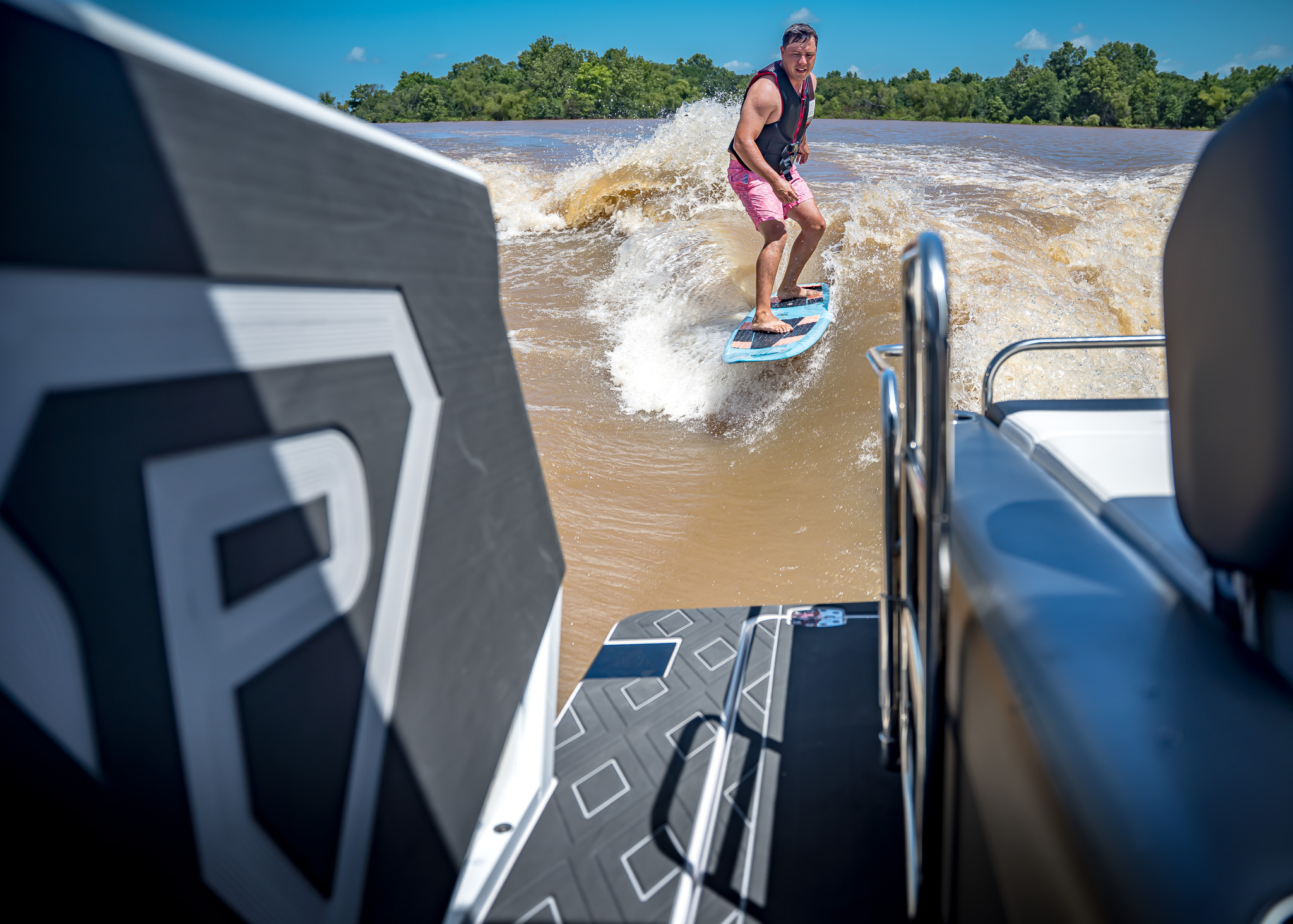 2025 Paradigm 266 SL Surf Snow White Surf Boat