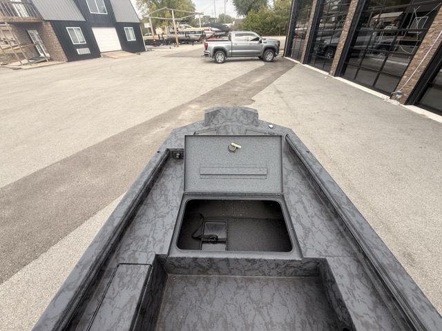 2027 Xpress BAYOU180 Fishing Boat