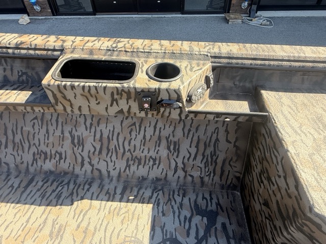 2027 Xpress X18DB Fishing Boat