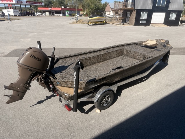 2027 Xpress X18DB Fishing Boat
