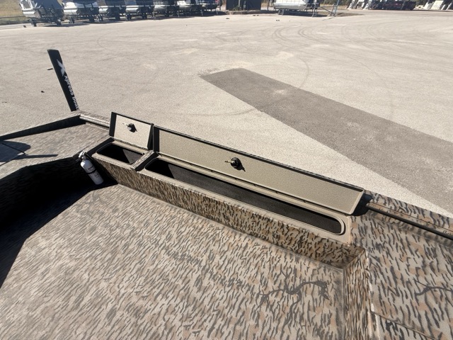 2027 Xpress X18DB Fishing Boat