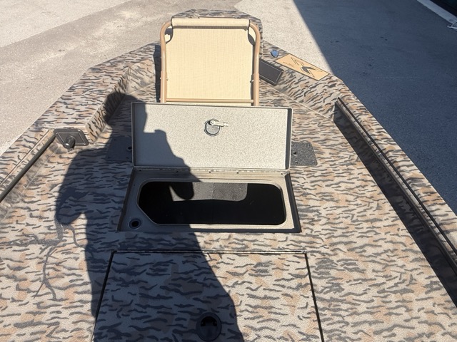 2027 Xpress X18DB Fishing Boat