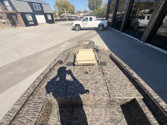 2027 Xpress X18DB Fishing Boat