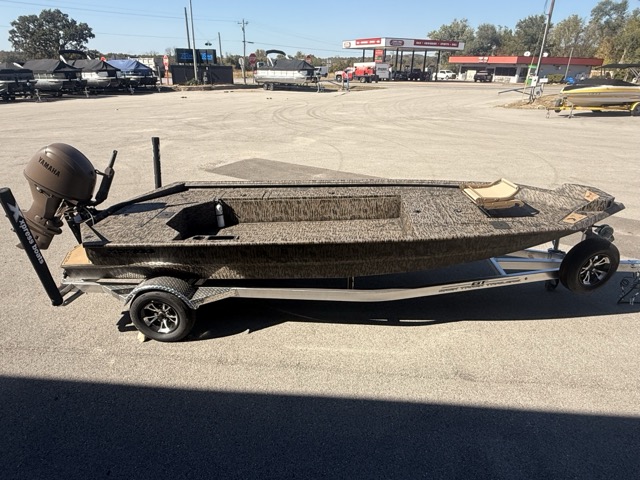 2027 Xpress X18DB Fishing Boat