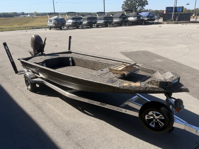 2027 Xpress X18DB Fishing Boat