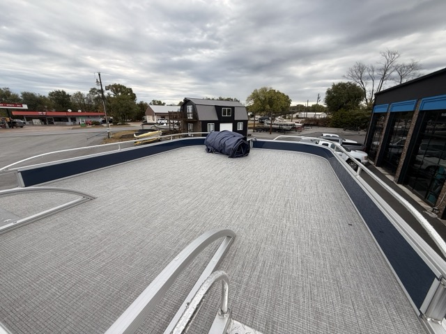 2027 Landau 25 Island Breeze Sundeck Pontoon