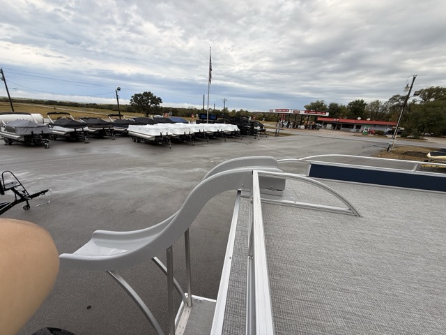 2027 Landau 25 Island Breeze Sundeck Pontoon