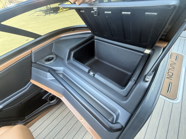 2027 Avalon Avalon Excalibur Twin Pontoon