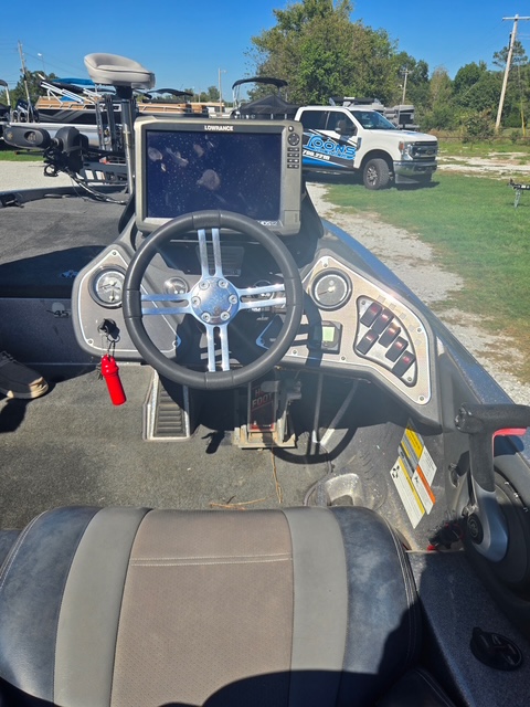 2013 Ranger Z118 Fishing Boat