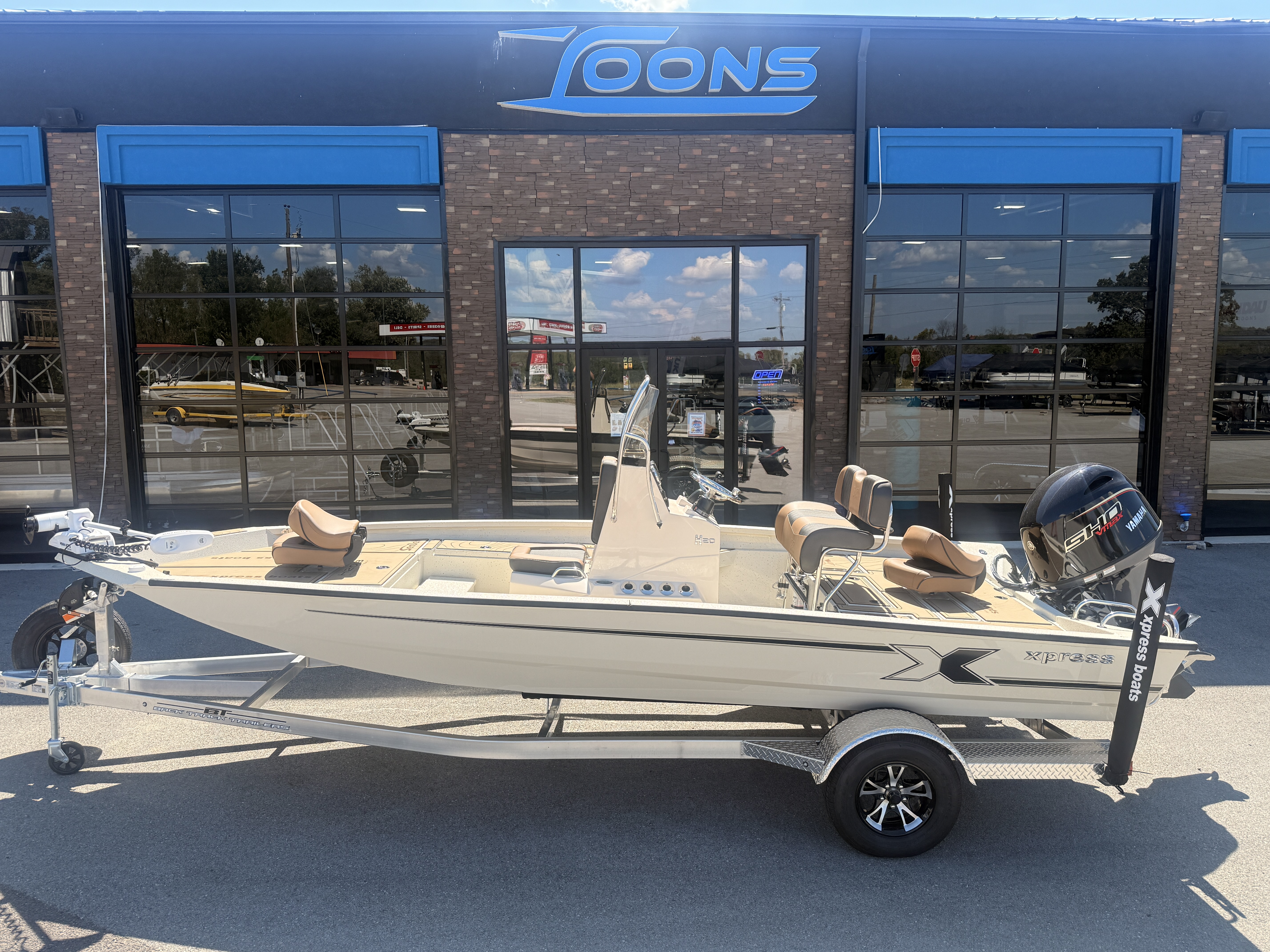 2027 Xpress H20 Bay Fishing Boat