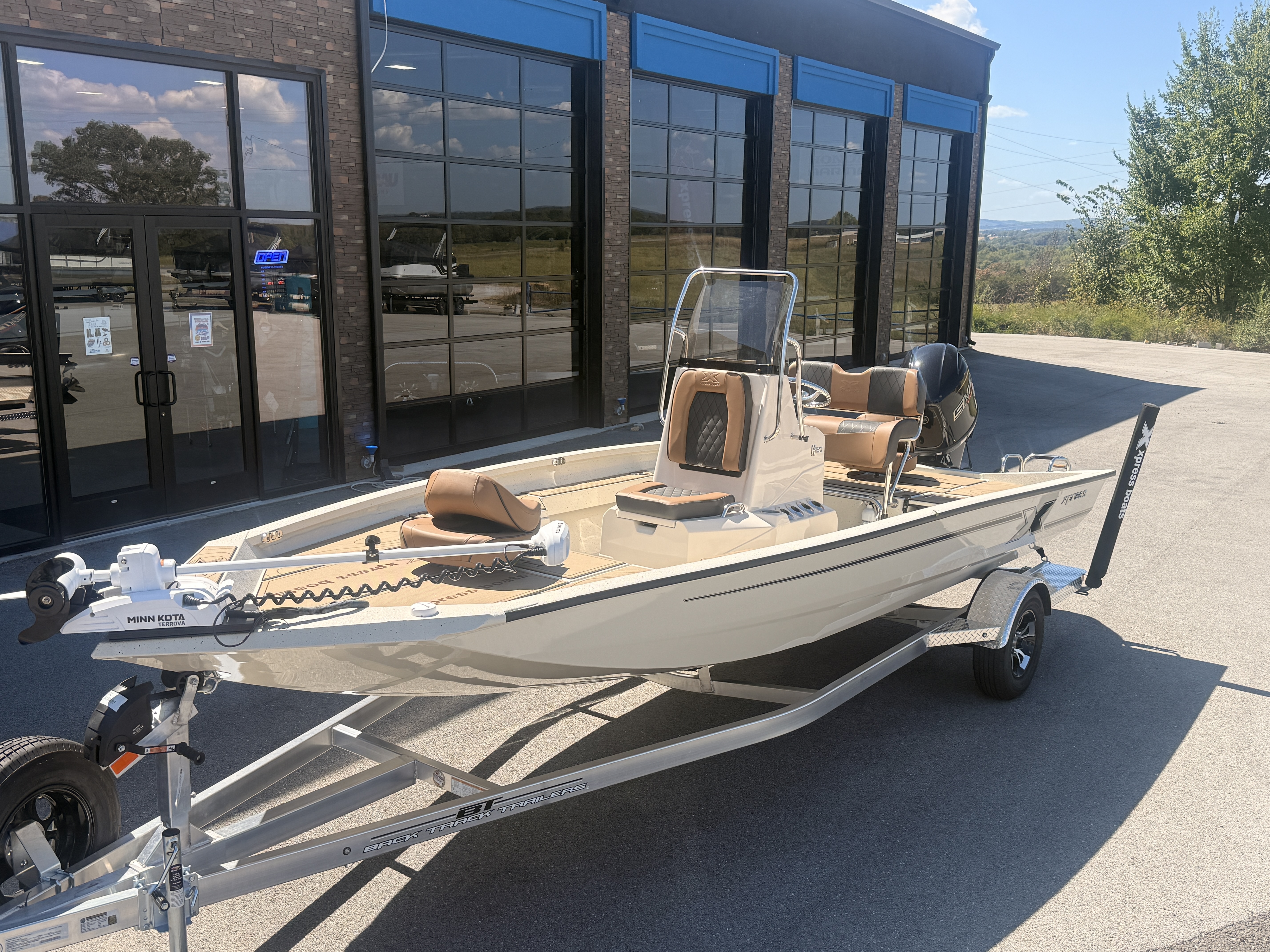 2027 Xpress H20 Bay Fishing Boat