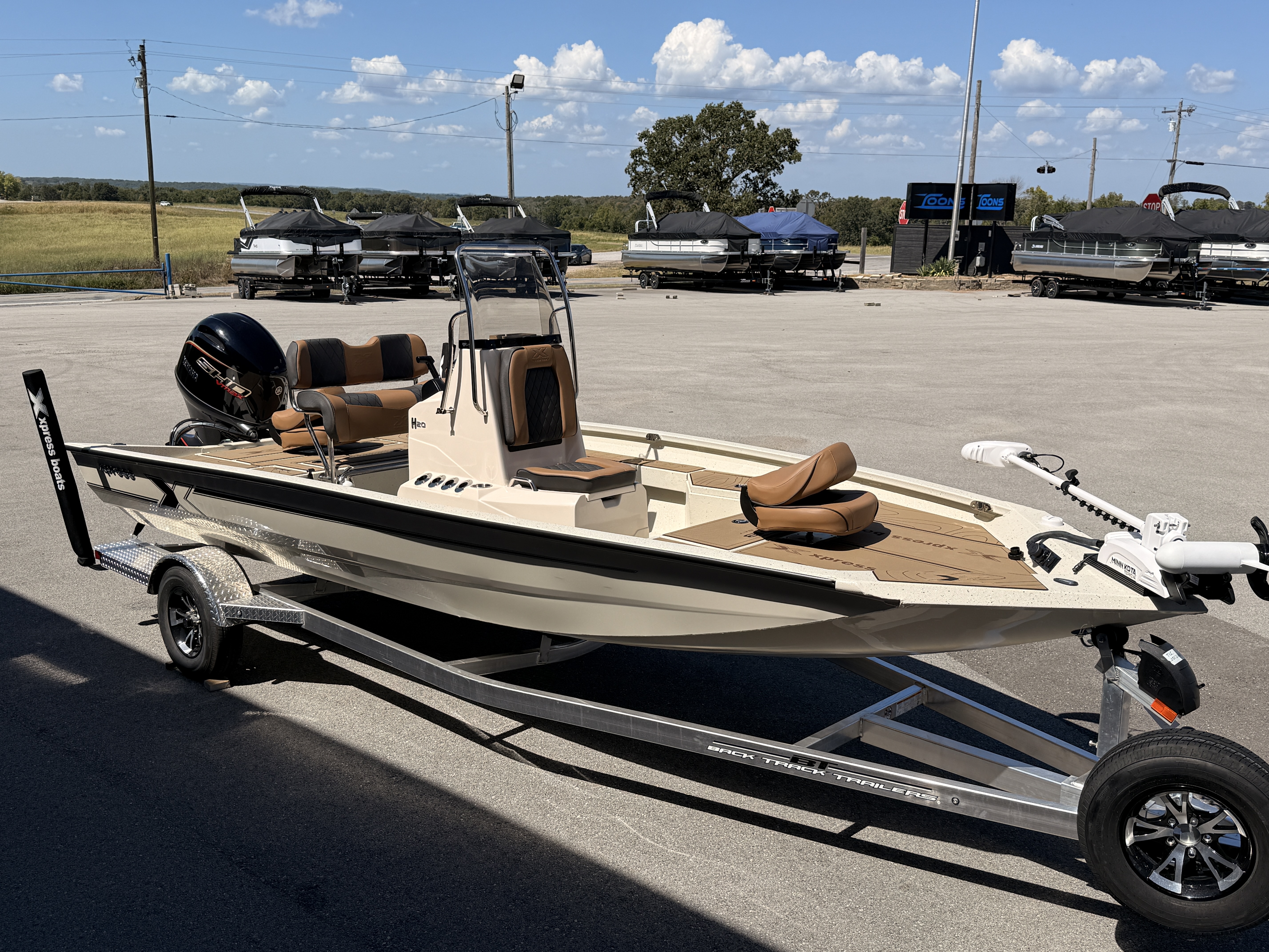2027 Xpress H20 Bay Fishing Boat