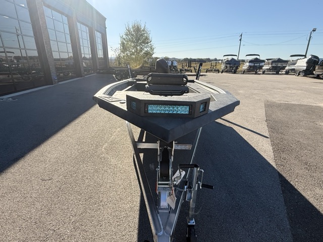 2027 Xpress X18DB Fishing Boat