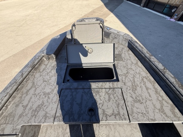 2027 Xpress X18DB Fishing Boat