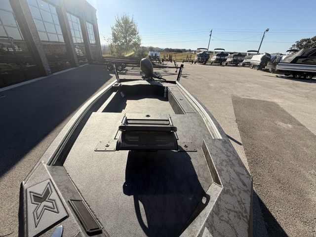 2027 Xpress X18DB Fishing Boat