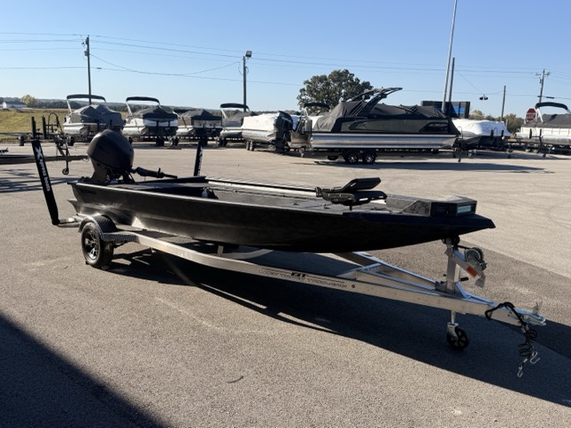 2027 Xpress X18DB Fishing Boat